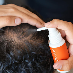 FOLIGAIN TRIOXIDIL տեղային միջոցի կիրառում անմիջապես գլխամաշկին՝ մազերի բացված բաժանման երկայնքով